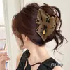 Presilha de Cabelo Grande Triangular Estilo Hepburn, Pinça Tubarão Shell de Cetim Francês para a Parte de Trás da Cabeça, Acessório de Cabelo de Luxo para Mulheres