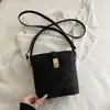 Bolso de Mano de Moda de Nicho para Comercio Exterior para Mujer 2025 Nuevo Primavera Vintage Simple Bolso de Hombro Elegante Bolso Cruzado Tipo Cubo