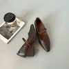 Sapatos Mary Jane Femininos Couro Macio Retrô Francês Salto Bloco Bico Quadrado Baixo Sola Única Sapatos de Trabalho Temperamento para o Trabalho Uma Tira Feminino