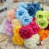 Buquê Artificial de Rosas Felizes com 3 Cabeças Flor de Seda Artificial Flor de Plástico Decoração de Sala de Estar de Luxo Arte Floral de Casamento Produto Acabado
