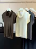 Nuevo estilo de principios de otoño, elegante top de punto sin mangas con cuello de volantes para mujer, corte ajustado y favorecedor para la figura con mangas cruzadas