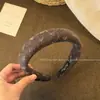 Diadema retro de alta calidad con dientes para otoño e invierno para mujer, diseñada para realzar la apariencia de la coronilla, nuevo estilo 2026, antideslizante, accesorio para el cabello versátil