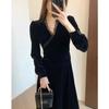Elegante y elegante puntada de encaje terciopelo adelgazante cuello en V manga abullonada cordones vestido de terciopelo negro L1122S