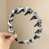 Tiara de Trevo de Quatro Folhas, Versátil e Estilosa, com uma Vibe de Luxo Leve, Elegante e Sofisticada, com Dentes para uma Coroa Alta, Acessório de Cabelo de Alta Qualidade