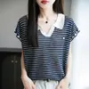 Nova camiseta de malha listrada de verão com gola tesoura francesa de linho de bambu, manga voadora versátil e única de manga curta para mulheres
