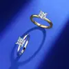 Anillo de plata de ley S925 con moissanita de corte princesa, de cuatro garras, banda recta simple, forma cuadrada pequeña, anillo para mujer para compromiso y propuesta