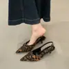 Sandalias de tacón alto con punta, estilo francés, color café, nuevo estilo de verano para mujer, modernas y populares para uso en exteriores.