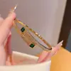 Pulsera de Lujo Ligero y Gama Alta Estilo Europeo y Americano, Cobre Electrochapado Incrustado con Circonita y Zafiro, Pulsera de Nuevo Diseño Geométrico con un Sentido de Sofisticación