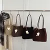 Bolso de Hombro Tipo Tote Grande de Gamuza Estilo Retro Japonés para Mujer Otoño Temprano 2025 Simple Casual Versátil para el Trabajo