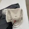 Bolsa Tote Casual de Couro Sintético de Alta Qualidade Estilo Coreano, Textura Macia e Lisa, Nova Coleção Primavera 2026, Bolsa de Ombro com Corrente Nicho para Mulheres