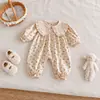 Romper Floral Novo para Bebê Menina Primavera e Outono Body de Manga Longa Estilo Coreano com Gola de Boneca Roupa Doce para Engatinhar Bebê Roupa Externa