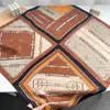 Pañuelo Cuadrado Pequeño de Imitación Seda Lana Algodón Lino, Nuevo Pañuelo de Seda Otoño e Invierno, Versátil para Viajes Diarios, Moda Retro, Chal Elegante de Alta Gama