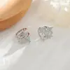 Selección Artística de Pendientes Exquisitos, Brazaletes Únicos de Oreja de Estrella de Cuatro Puntas Doble Forma de Grano de Arroz, Brazaletes de Oreja Brillantes de Estrella Fugaz Sin Perforación con un Toque de Alta Gama