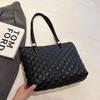 Bolsa Grande Capacidade para Estudantes Feminina 2024 Nova Moda Outono e Inverno Bolsa Tote Versátil Bolsa de Ombro Romboidal