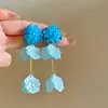 Brincos Flor Geométricas de Resina Azul Fresco com Agulha de Prata e Diamantes, Brincos de Luxo Leve de Alta Qualidade, Acessórios de Orelha Modernos e Versáteis