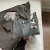 Nova Bolsa de Couro Jeans de Nicho Primavera/Verão 2026 Bolsa de Ombro Feminina Bolsa de Braço Bolsa Transversal Elegante e Estilosa para o Dia a Dia