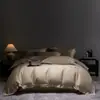 Juego de cuatro piezas estilo lujo de 60 hilos de algodón de fibra larga, 100% algodón puro, juego de ropa de cama bordado de color liso con funda de edredón, empaque en caja de regalo