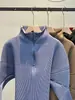 Blusas Plissadas Miyake para Mulheres com Design de Luxo, Estilo de Nicho, Roupas Femininas Plus Size para Exportação Primavera 2026, Incluindo Camisetas de Manga Longa