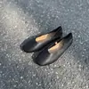 3923-5 Nuevos Zapatos de Cuero Genuino para Mujer de Primavera Sandalias Planas Nuevas de Verano Versátiles y Elegantes Zapatos de Abuela