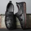 Sandálias Casuais Masculinas com Furos Vazados e Velcro, Sandálias de Verão para Negócios, Baotou Slip-on, Sapatos Masculinos com Solado de Carne