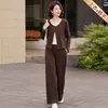 Conjunto elegante e estiloso de duas peças com mangas compridas para mães, novo modelo primavera e outono 2026, roupas para mulheres de meia-idade que te deixam mais jovem