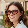 Elegantes Gafas de Sol Estilo Coreano con Montura Pequeña Ojo de Gato, Versátiles y con Estilo para Fotografía Callejera, Gafas de Sol con Protección UV para Mujer, Gafas con Tachuelas de Flecha