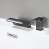 Fábrica gran descuento al por mayor americano cascada dividido tres agujeros cinco agujeros bañera grifo de agua caliente y fría cromo negro y blanco
