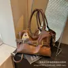 Bolso Cruzado de Hombro con Remaches Estilo Motociclista para Mujer 2026 Nuevo Pequeño de Nicho Alta Gama Moda Gran Capacidad Bolso de Hombro Único