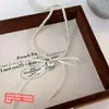 Colar de Corrente para Clavícula com Coração de Metal 3D, Laço de Fita e Pérolas - Estilo Celebridade, Design de Nicho, Personalidade, Moda