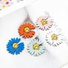 Parche acrílico de doble capa Flor de margarita Smiley adorno para la cabeza colgante llavero accesorios DIY al por mayor