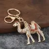 Llavero creativo de camello del desierto lindo y colorido con incrustaciones de diamantes y goteo de aceite, colgante de animal para coche, llavero, accesorio metálico