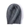 Gorro de punto de cachemira para mujer, adecuado para otoño e invierno, versátil y cálido, adecuado para cabezas grandes, hace que la cara se vea más pequeña, con protección para las orejas y diseño de punto trenzado