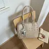 Bolsa de motociclista moderna com tachas para mulheres, novo modelo 2026, bolsa versátil de ombro em formato de estrela, grande capacidade, bolsa de ombro versátil para o dia a dia