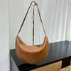 Bolsa Hobo Modelo Novo 2026 com Pele de Ovelha por Dentro e por Fora, Bolsa de Ombro Grande em Forma de Crescente para Mulheres, Couro Genuíno com Acabamento de Luxo, Bolsa de Axila de Nicho