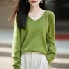 Básico de corte ajustado, favorecedor escote en V, forro polar, cálido, cuello suave, top capa base, suéter tejido para mujer, amarillo pluma