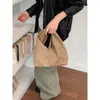 Bolsa de mão feminina estilosa e minimalista, nova coleção 2026, perfeita para o trajeto e o uso diário, bolsa saco de camurça retrô