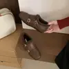 2026 Nuevo Estilo Punta Cuadrada Patchwork Tacón de Cuña Tallado Hebilla Casual Moda Commuter Peludo Zapatos de Mujer