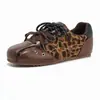 Zapatillas de entrenamiento alemanas de cuero suave en bloques de color con suela gruesa para mujer, nuevo estilo de otoño de moda con doble cordón, zapatillas casuales versátiles y que estilizan el pie