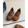 Estilo Britânico Retrô Camélia Solado Grosso Slip-On 2026 Novos Mocassins da Moda para Mulheres Sapatos de Couro Versáteis