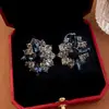 Pendientes de Tuerca Geométricos Estilo Vintage con Aguja Plateada y Diamantes, Pendientes Exquisitos Versátiles con un Toque de Lujo Ligero y Sensación de Alta Gama, Joyería de Diseño de Nicho para Mujer