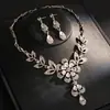 Set de Pendientes Largos de Flor Incrustados de Diamantes y Collar, Cadena para Clavícula Fresca y Elegante con un Toque de Lujo Ligero y de Alta Gama para Mujer