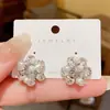 Pendientes de Pétalo de Perla Elegantes y Únicos Estilo Coreano para Mujer, Pendientes de Zirconia de Diseño de Nicho para Celebridades de Internet, Accesorios de Oreja Versátiles para el Viaje Diario