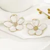 Pendientes de Hoja de Ginkgo Flor de Metal con Textura 3D de Arena Fluida Transfronterizos Europeos y Americanos Dulces Frescos Versátiles Pendientes de Perla Artificial