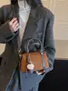 Bolsa de camurça para mulheres, nova coleção outono/inverno 2026, design de nicho, bolsa transversal, acabamento fosco popular, bolsa tote retrô