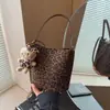 Bolso de cubo nuevo para mujer con estampado de leopardo transfronterizo 2026, moderno, a la moda, simple, casual, único, diseño de nicho, bolso cruzado