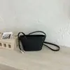 Design único, toque de luxo, bolsa de cesta tecida à mão para mulheres, nova moda estilo coreano 2026, pequena bolsa transversal para celular