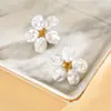 Brincos de Flor de Pérola Barroca com Design de Nicho Transfronteiriço Europeu e Americano, Brincos de Pétalas Modernos de Luxo Leve de Alta Qualidade para Mulheres