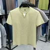 Camisa Polo Moda Tendência para Homens 2026 Verão Novo Estilo Camiseta Casual de Manga Curta com Gola Redonda e Listras para Homens