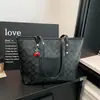 Bolsa de Compras Clásica con Cremallera, Perfecta para el Viaje Diario, Bolso de Hombro Versátil para Mujer, Gran Capacidad, Disponible en Múltiples Colores