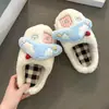 Pantuflas de dibujos animados peludas, a la moda y lindas, para mujer, otoño e invierno 2026, cálidas, antideslizantes, de suela suave, de suela gruesa, de punta cerrada, para casa